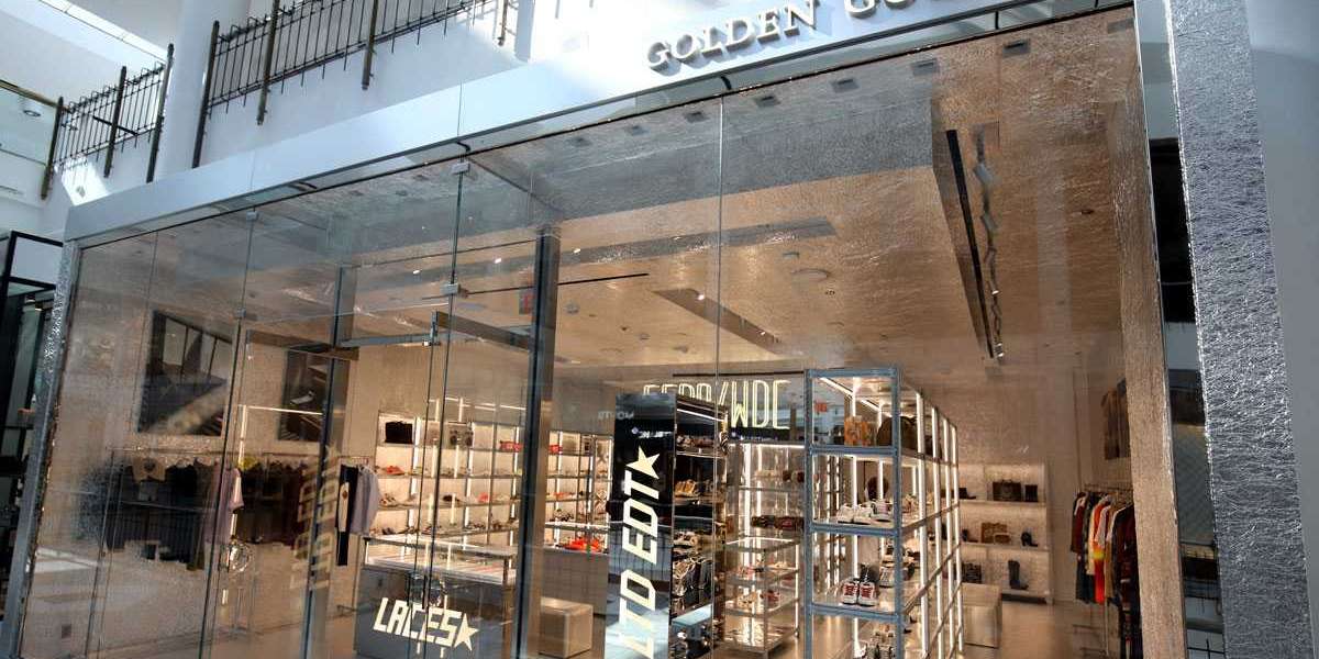 As Golden Goose Baskets Soldes part of the official schedule