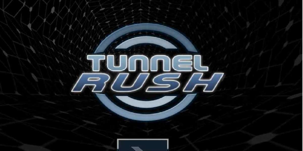 How does the tunnel's dynamic movement affect the gameplay experience in Tunnel Rush?